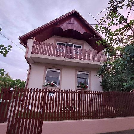 Álmos Vendégház Hajdúszoboszló Esterno foto