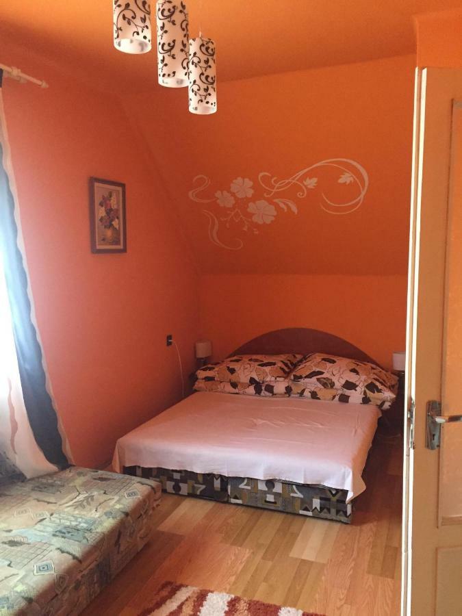 Álmos Vendégház Hajdúszoboszló Esterno foto